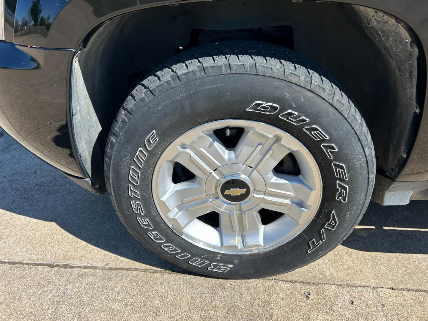 2007 BLACK /BLACK Chevrolet Suburban LS 1500 4WD (3GNFK16377G) with an 5.3L V8 OHV 16V FFV engine, 4-Speed Automatic Overdrive transmission, located at 17760 Hwy 62, Morris, OK, 74445, (918) 733-4887, 35.609104, -95.877060 - Photo#25